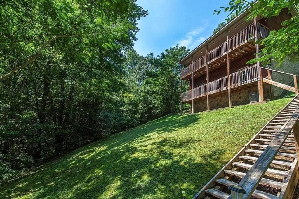 Smokey Mountain Retreat, Hot Tub, Game Room, Sleeps 8! Gatlinburg Ngoại thất bức ảnh