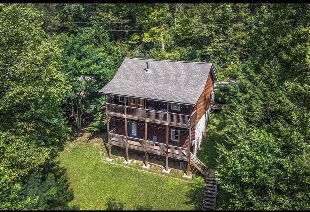 Smokey Mountain Retreat, Hot Tub, Game Room, Sleeps 8! Gatlinburg Ngoại thất bức ảnh