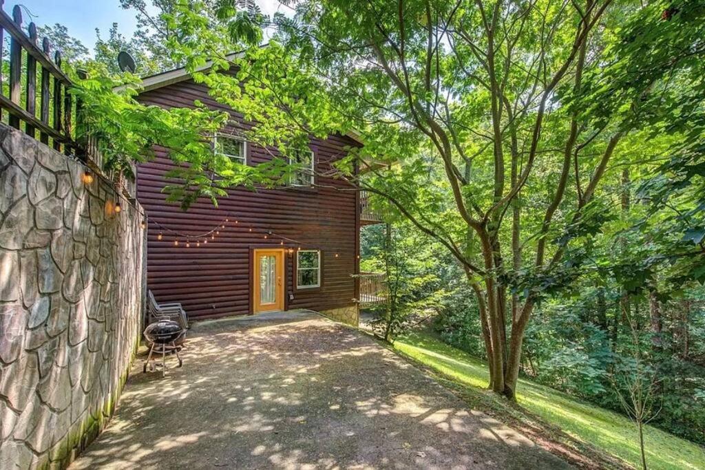 Smokey Mountain Retreat, Hot Tub, Game Room, Sleeps 8! Gatlinburg Ngoại thất bức ảnh