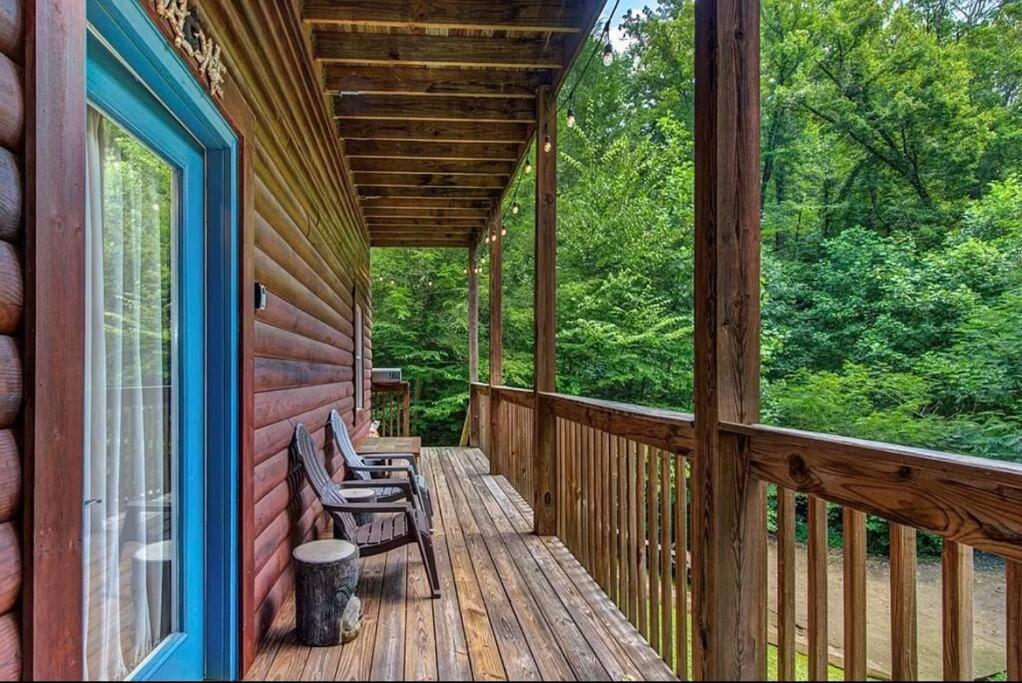 Smokey Mountain Retreat, Hot Tub, Game Room, Sleeps 8! Gatlinburg Ngoại thất bức ảnh