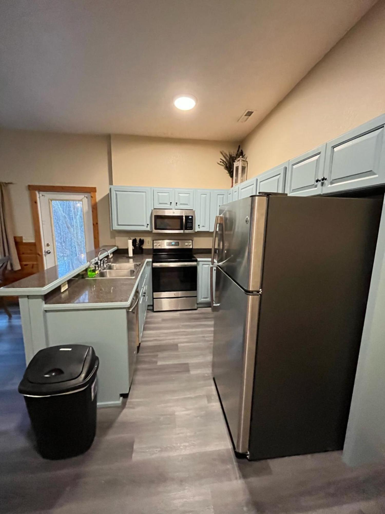 Smokey Mountain Retreat, Hot Tub, Game Room, Sleeps 8! Gatlinburg Ngoại thất bức ảnh