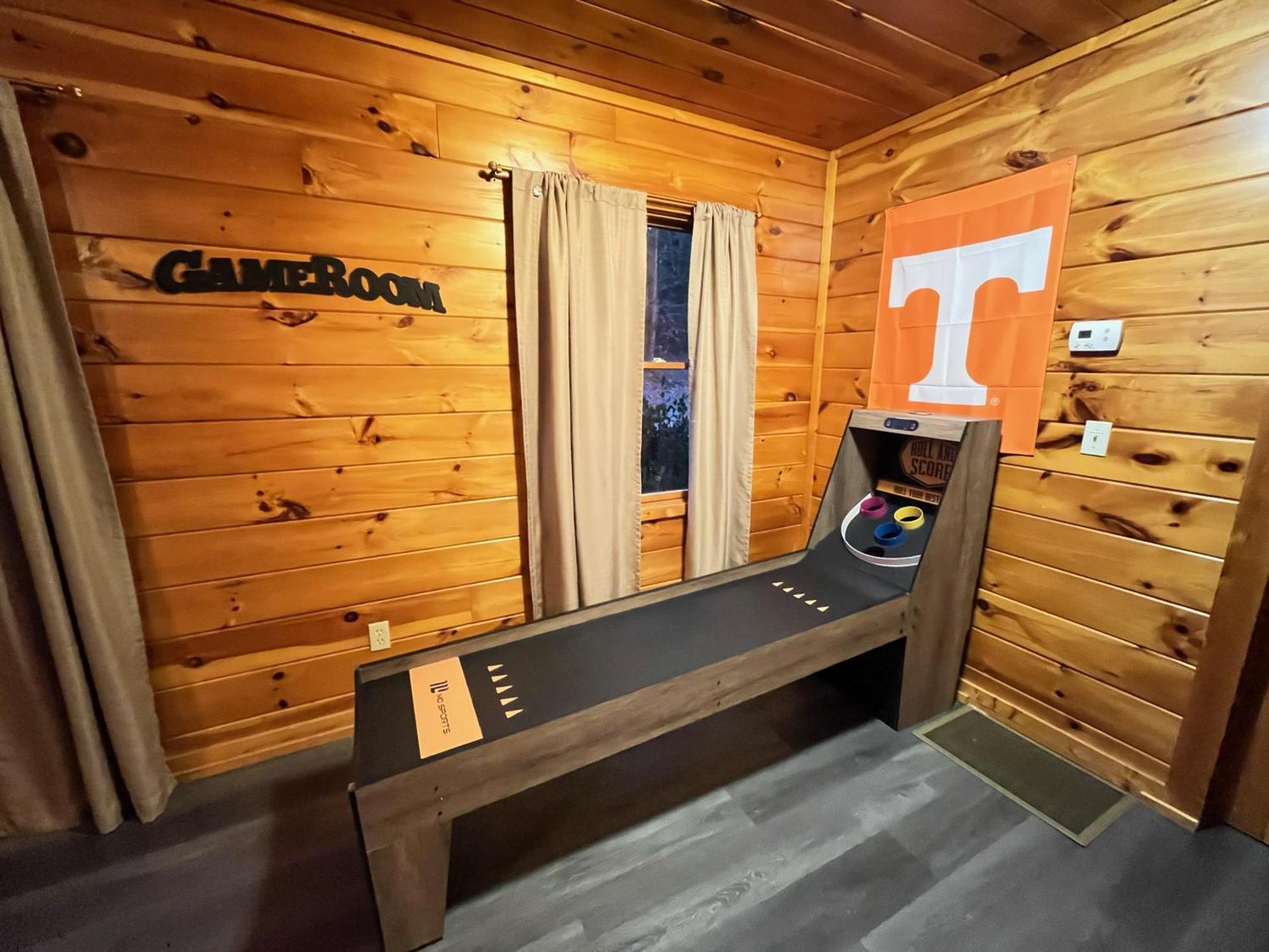 Smokey Mountain Retreat, Hot Tub, Game Room, Sleeps 8! Gatlinburg Ngoại thất bức ảnh
