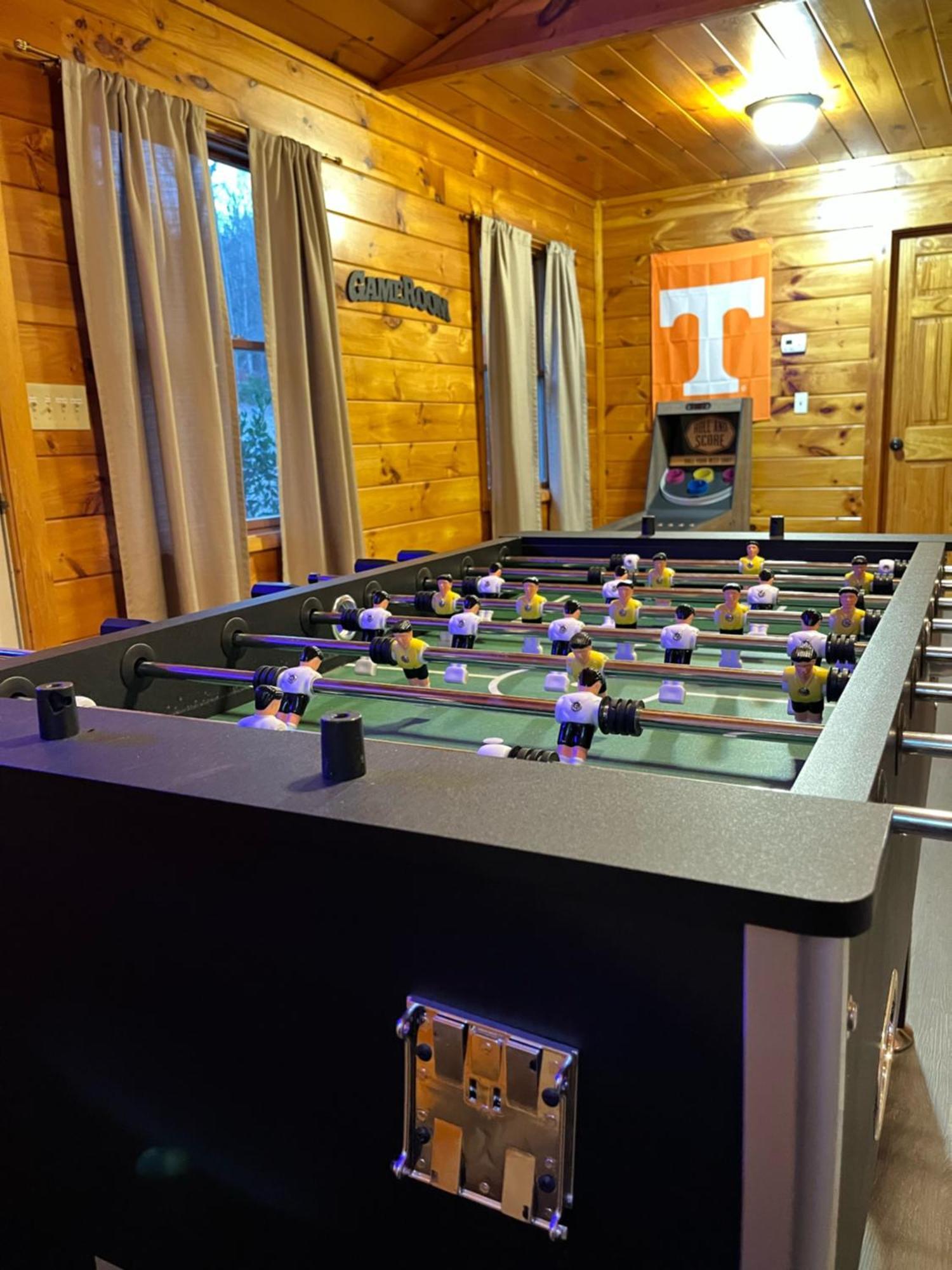 Smokey Mountain Retreat, Hot Tub, Game Room, Sleeps 8! Gatlinburg Ngoại thất bức ảnh