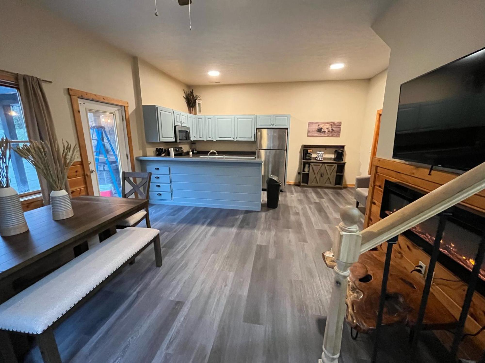 Smokey Mountain Retreat, Hot Tub, Game Room, Sleeps 8! Gatlinburg Ngoại thất bức ảnh