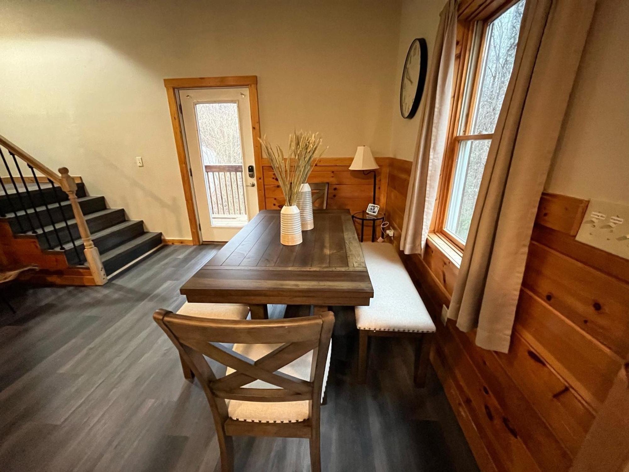 Smokey Mountain Retreat, Hot Tub, Game Room, Sleeps 8! Gatlinburg Ngoại thất bức ảnh