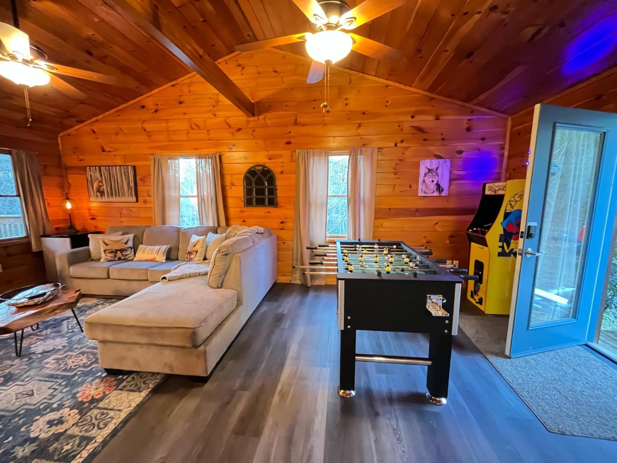 Smokey Mountain Retreat, Hot Tub, Game Room, Sleeps 8! Gatlinburg Ngoại thất bức ảnh